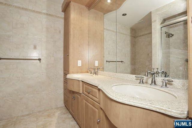 74 Woodbury Court 74C, Twp Of Washington, NJ 07676