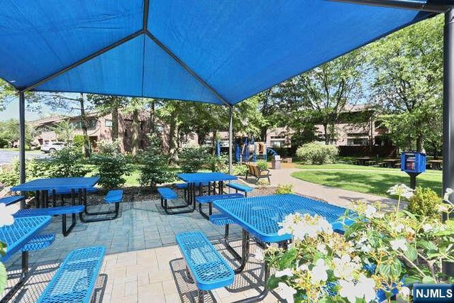 74 Woodbury Court 74C, Twp Of Washington, NJ 07676