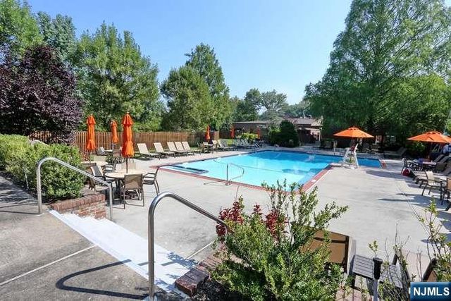 74 Woodbury Court 74C, Twp Of Washington, NJ 07676