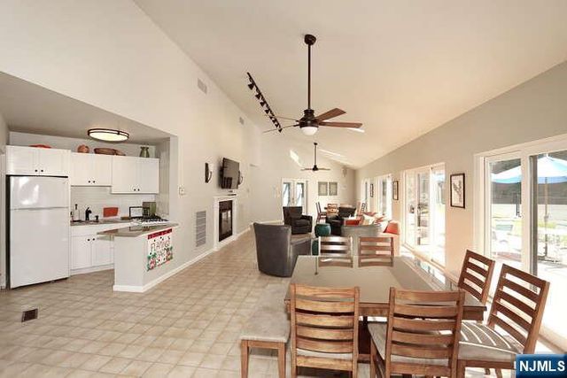 74 Woodbury Court 74C, Twp Of Washington, NJ 07676