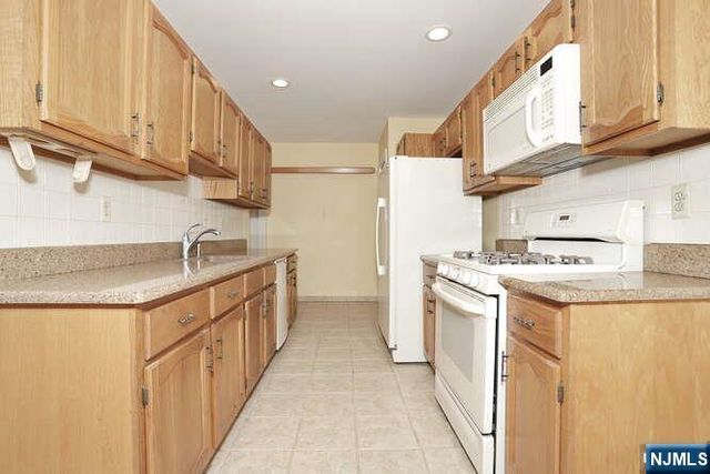 74 Woodbury Court 74C, Twp Of Washington, NJ 07676