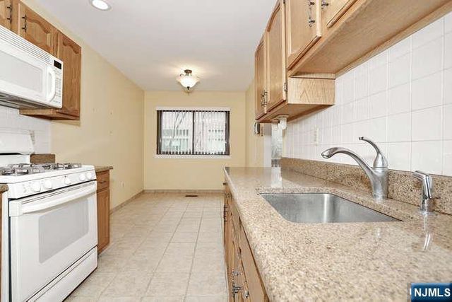 74 Woodbury Court 74C, Twp Of Washington, NJ 07676