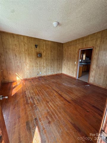 19 Thole Street, Marion, NC 28752