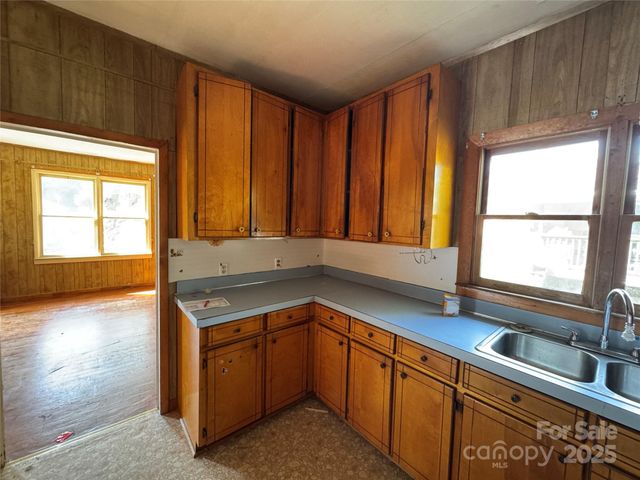 19 Thole Street, Marion, NC 28752