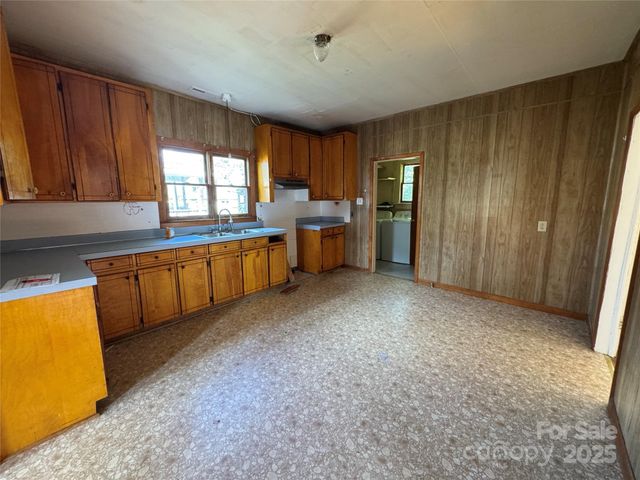19 Thole Street, Marion, NC 28752