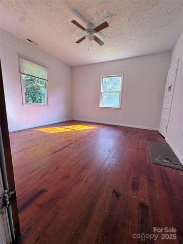 19 Thole Street, Marion, NC 28752