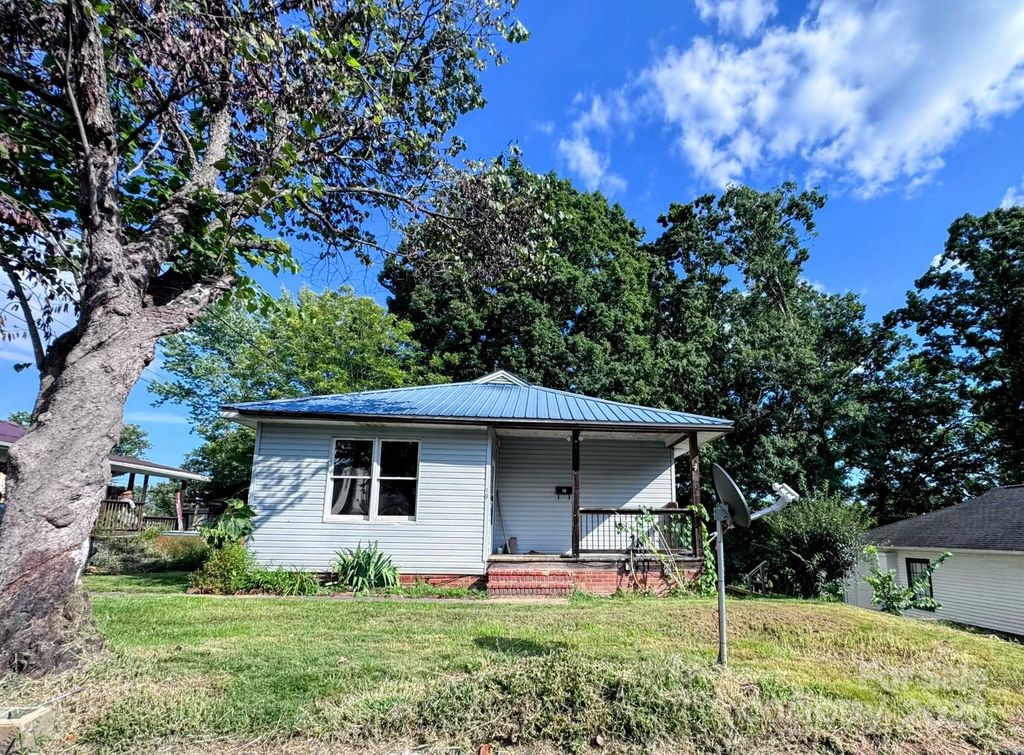 19 Thole Street, Marion, NC 28752
