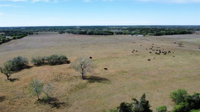 2749 County Road 173, Hallettsville, TX 77964
