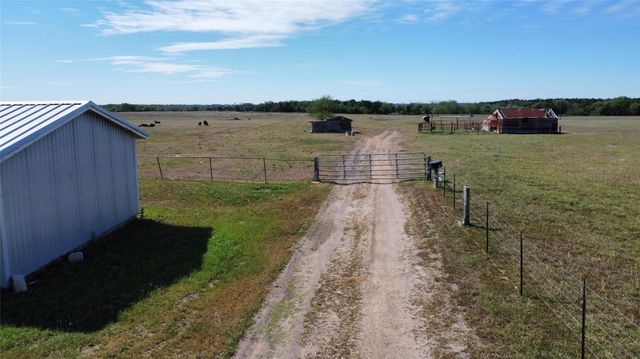 2749 County Road 173, Hallettsville, TX 77964