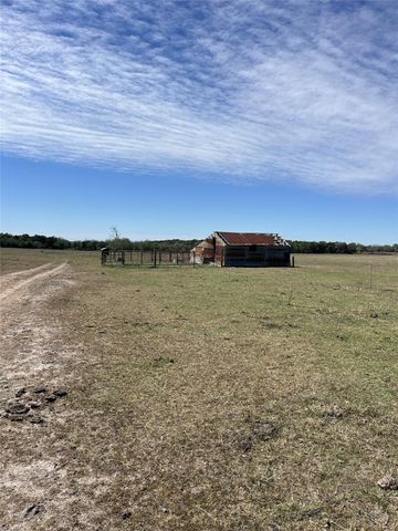 2749 County Road 173, Hallettsville, TX 77964