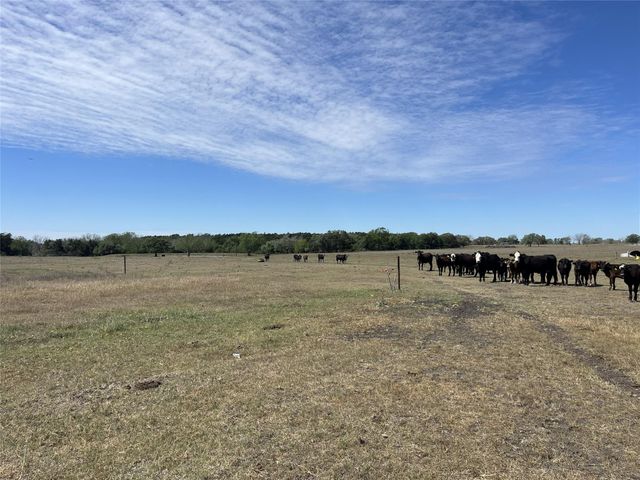 2749 County Road 173, Hallettsville, TX 77964