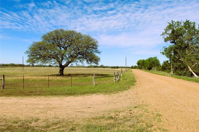 2749 County Road 173, Hallettsville, TX 77964