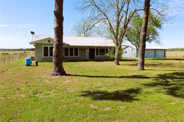 2749 County Road 173, Hallettsville, TX 77964