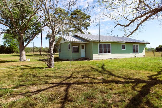 2749 County Road 173, Hallettsville, TX 77964