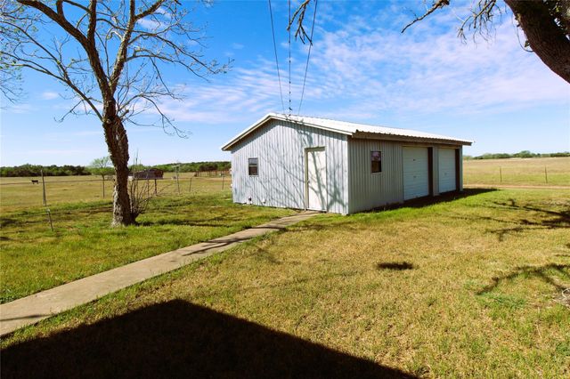 2749 County Road 173, Hallettsville, TX 77964