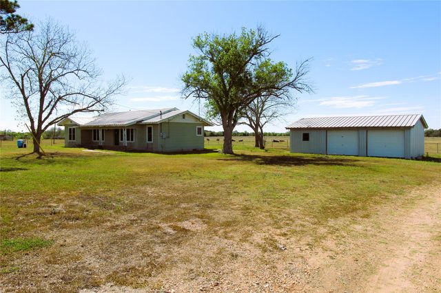 2749 County Road 173, Hallettsville, TX 77964