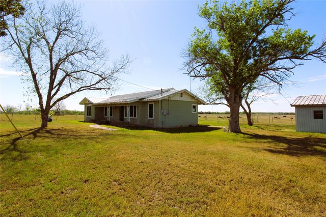 2749 County Road 173, Hallettsville, TX 77964