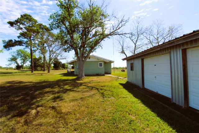2749 County Road 173, Hallettsville, TX 77964