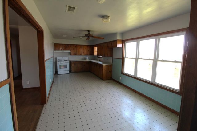2749 County Road 173, Hallettsville, TX 77964