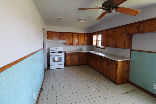 2749 County Road 173, Hallettsville, TX 77964