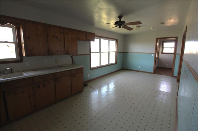 2749 County Road 173, Hallettsville, TX 77964