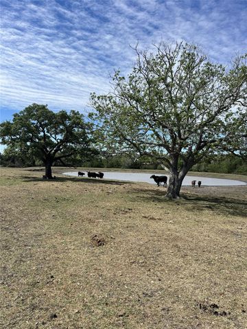 2749 County Road 173, Hallettsville, TX 77964
