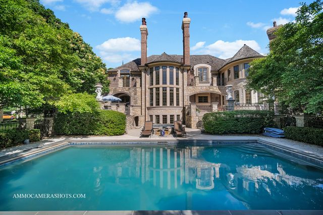 8 Brooke Lane, South Barrington, IL 60010