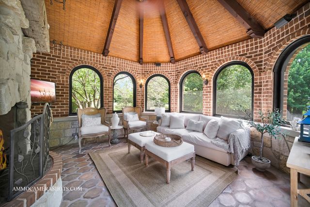 8 Brooke Lane, South Barrington, IL 60010