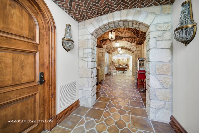 8 Brooke Lane, South Barrington, IL 60010