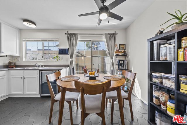 19124 Hamlin Street 4, Reseda, CA 91335