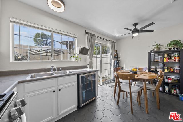 19124 Hamlin Street 4, Reseda, CA 91335