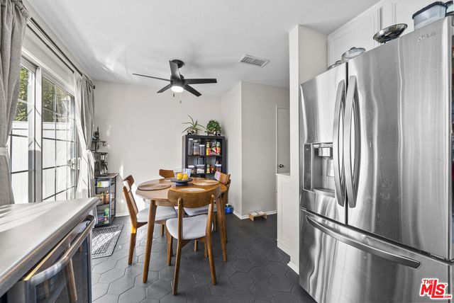 19124 Hamlin Street 4, Reseda, CA 91335