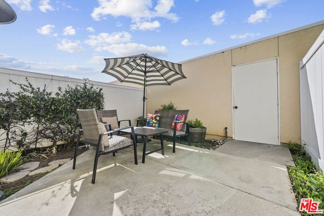 19124 Hamlin Street 4, Reseda, CA 91335