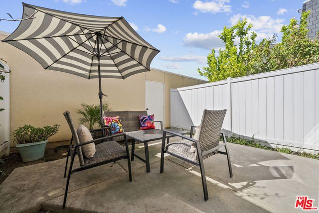 19124 Hamlin Street 4, Reseda, CA 91335