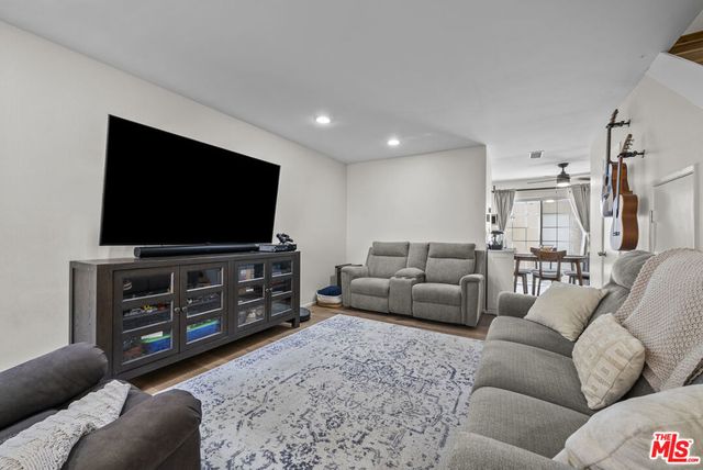 19124 Hamlin Street 4, Reseda, CA 91335