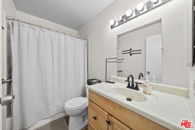 19124 Hamlin Street 4, Reseda, CA 91335