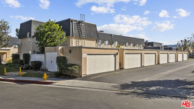 19124 Hamlin Street 4, Reseda, CA 91335