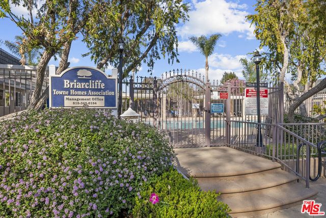 19124 Hamlin Street 4, Reseda, CA 91335