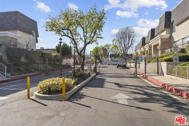 19124 Hamlin Street 4, Reseda, CA 91335