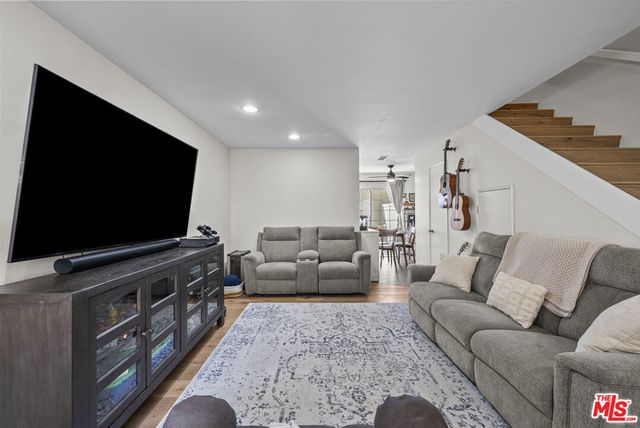 19124 Hamlin Street 4, Reseda, CA 91335