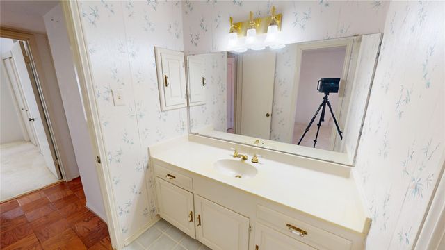 902 S Weatherred Drive 902F, Richardson, TX 75080