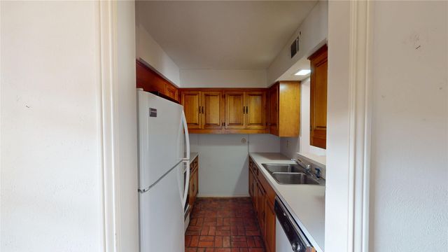 902 S Weatherred Drive 902F, Richardson, TX 75080