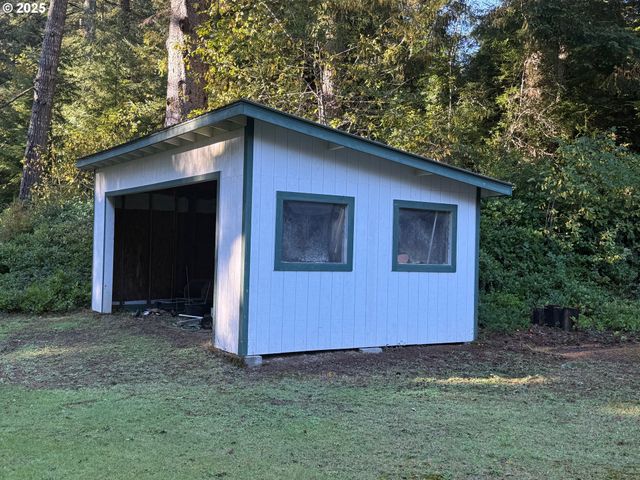84226 CLEAR LAKE Rd, Florence, OR 97439