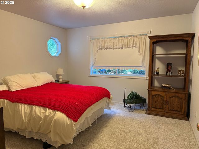 84226 CLEAR LAKE Rd, Florence, OR 97439