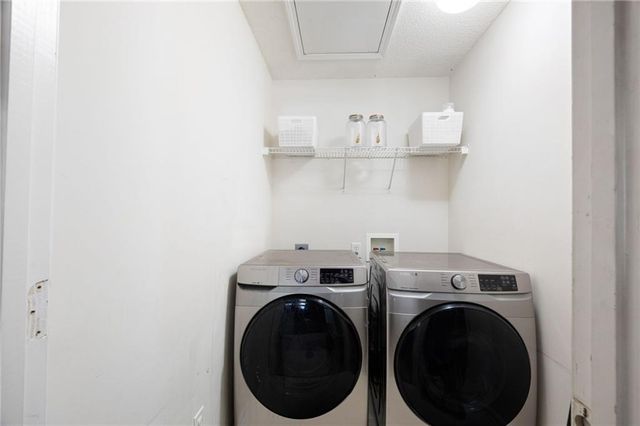 518 Wallnut Hall Cove, Woodstock, GA 30189