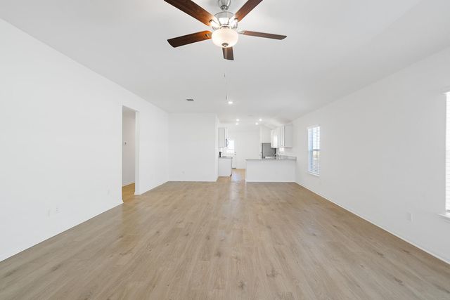 120 Wirepass CRST, Jarrell, TX 76537