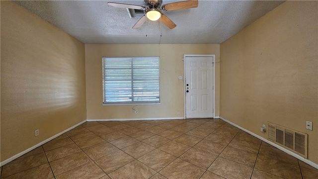 605 Aristocrat Dr, Corpus Christi, TX 78418