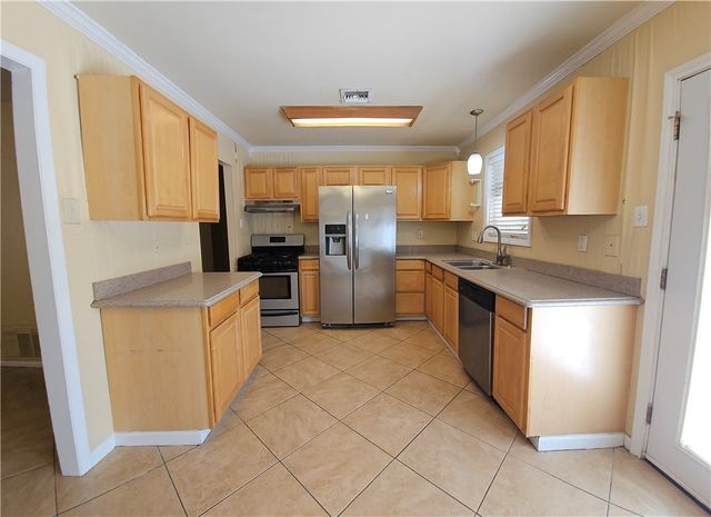 605 Aristocrat Dr, Corpus Christi, TX 78418