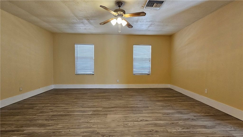 605 Aristocrat Dr, Corpus Christi, TX 78418 — photo 5