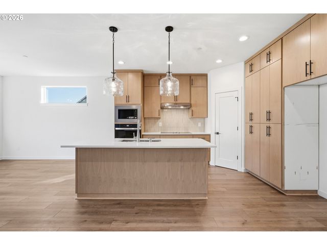 151 E AIREDALE Ave, La Center, WA 98629